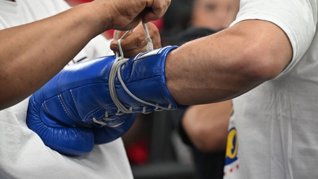 boxing-gloves-aspect-ratio-16-9