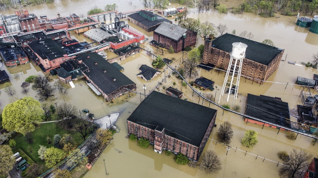 Will 2025 Break Hurricane Records? Oddsmakers Set Storm Totals