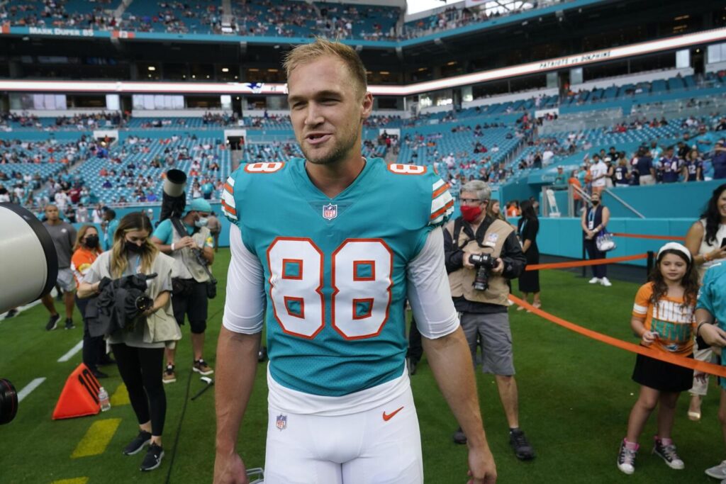 Dolphins tightend Mike Gesicki