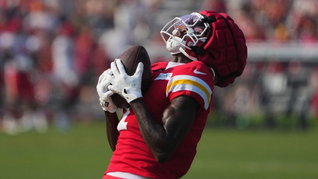 xavier-worthy-kansas-city-chiefs-catch-aspect-ratio-16-9