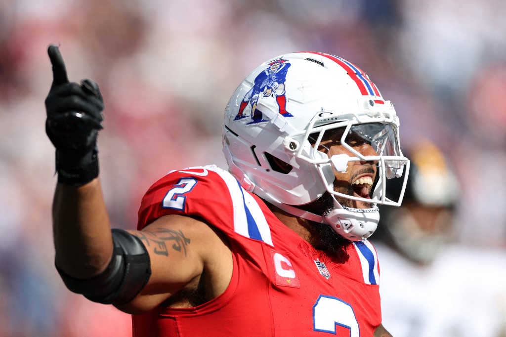 Harold Landry III #2 of the New England Patriots celebrates during a game against the Pittsburgh Steelers