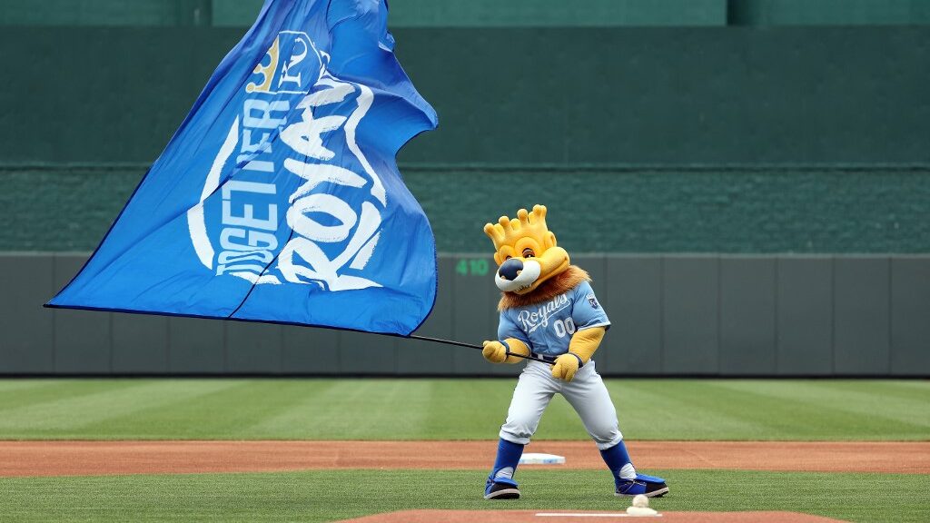 sluggerrr-mascot-kansas-city-royals-mlb-aspect-ratio-16-9