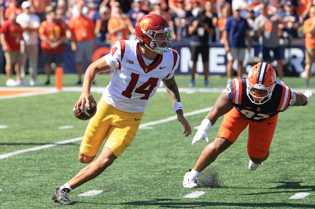 Jayden Maiava USC v Illinois