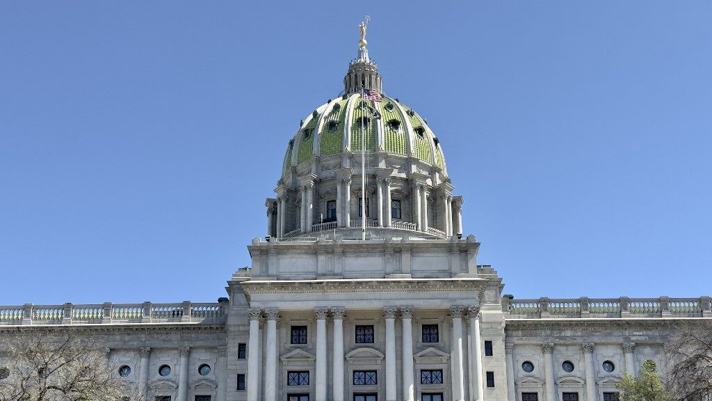 pennsylvania-state-capitol-building-downtown-harrisburg-1-aspect-ratio-16-9