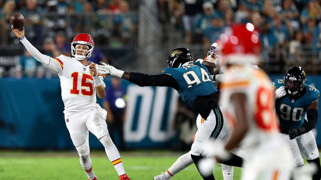 Patrick-Mahomes-Kansas-City-Chiefs-8-aspect-ratio-16-9