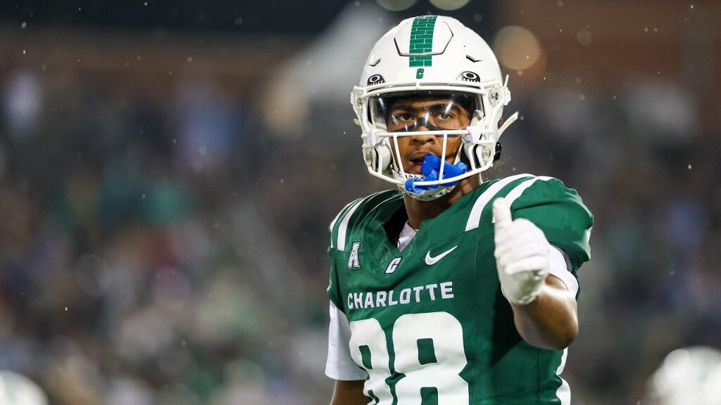 miles-burris-charlotte-49ers-v-north-carolina-tar-heels-aspect-ratio-16-9