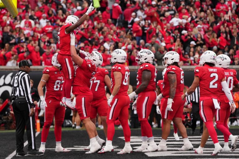 Evan Pryor #6 of the Cincinnati Bearcats celebrates with teammates after scoring a touchdown against the Baylor Bears