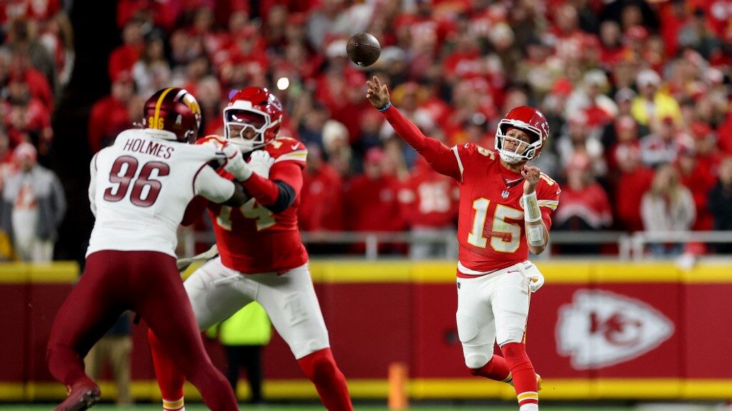 Patrick-Mahomes-Kansas-City-Chiefs-10-aspect-ratio-16-9