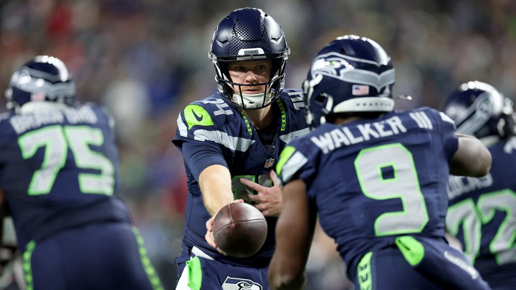 sam-darnold-and-kenneth-walker-seattle-seahawks-aspect-ratio-16-9