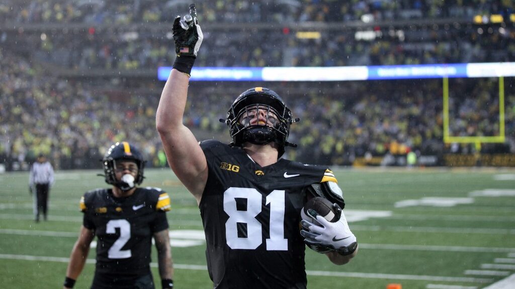 dj-vonnahme-iowa-hawkeyes-v-oregon-ducks-aspect-ratio-16-9