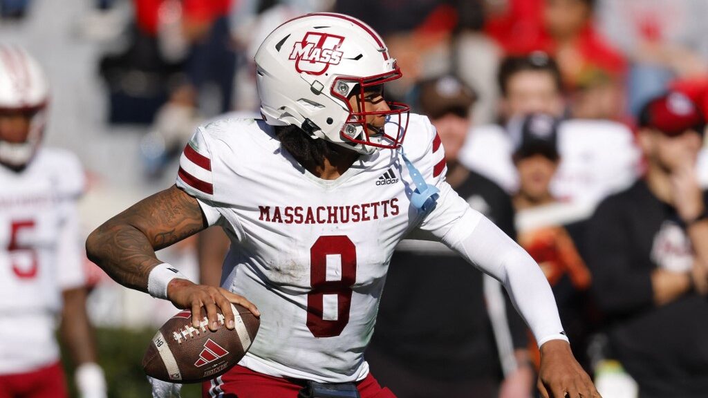 aj-hairston-massachusetts-minutemen-v-georgia-bulldogs-aspect-ratio-16-9