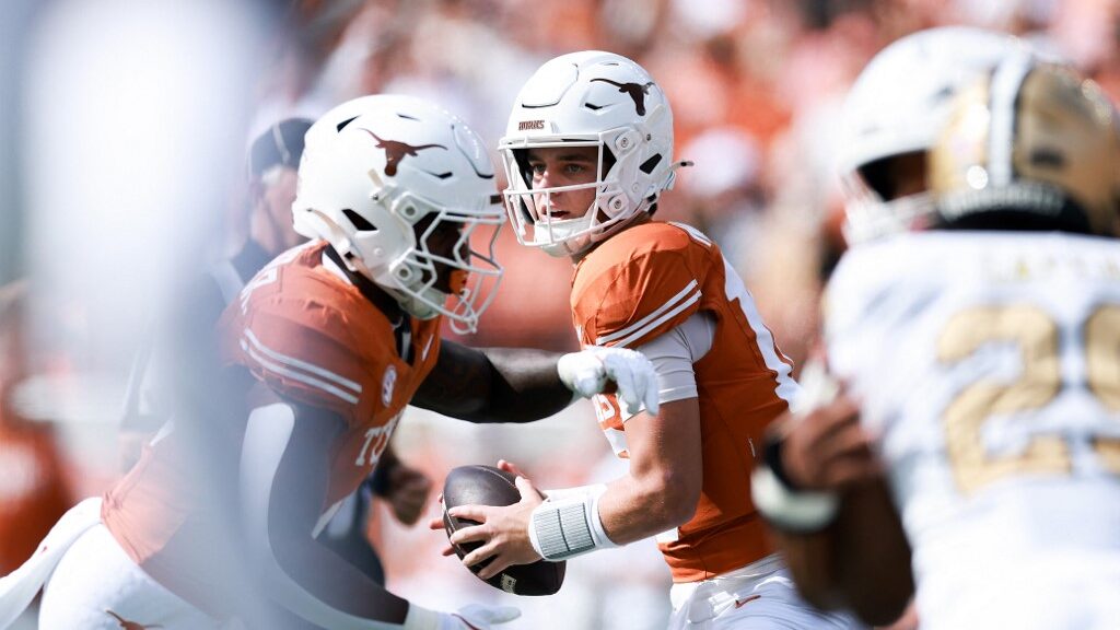 Manning-16-of-the-Texas-Longhorns-looks-to-pass-from-the-fake-handoff-aspect-ratio-16-9
