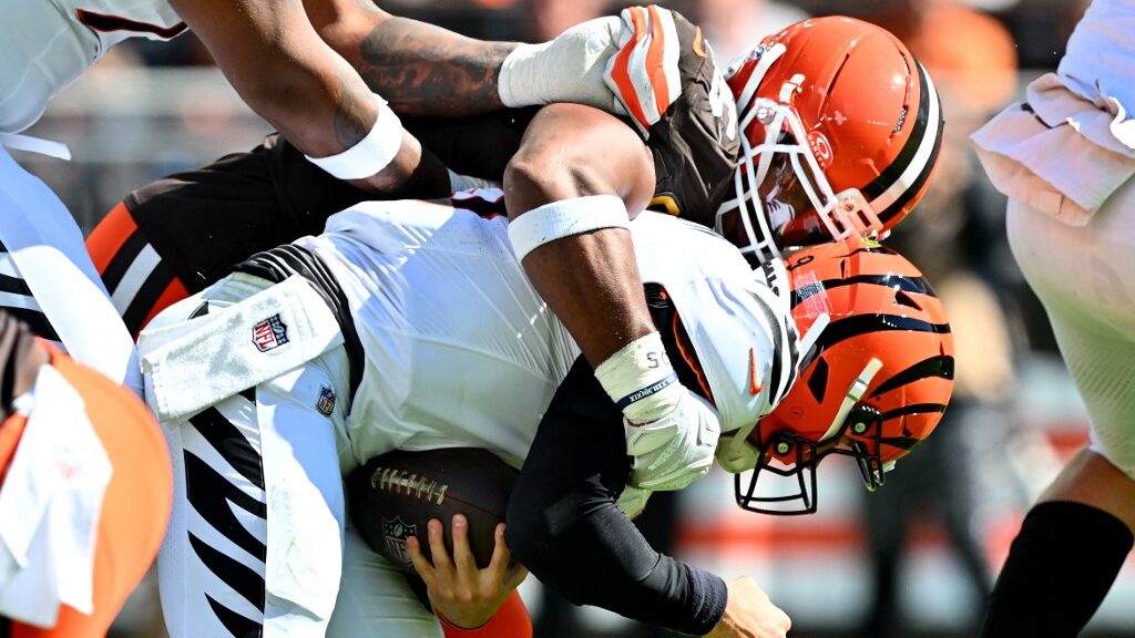 myles-garrett-browns-nfl-defensive-player-of-the-year-aspect-ratio-16-9