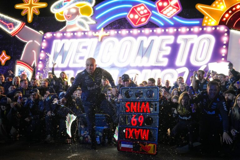 Race winner Max Verstappen of the Netherlands and Oracle Red Bull Racing Gianpiero Lambiase, Head of Racing of Oracle Red Bull Racing Yuki Tsunoda of Japan and Oracle Red Bull Racing and the Oracle Red Bull Racing team celebrate.