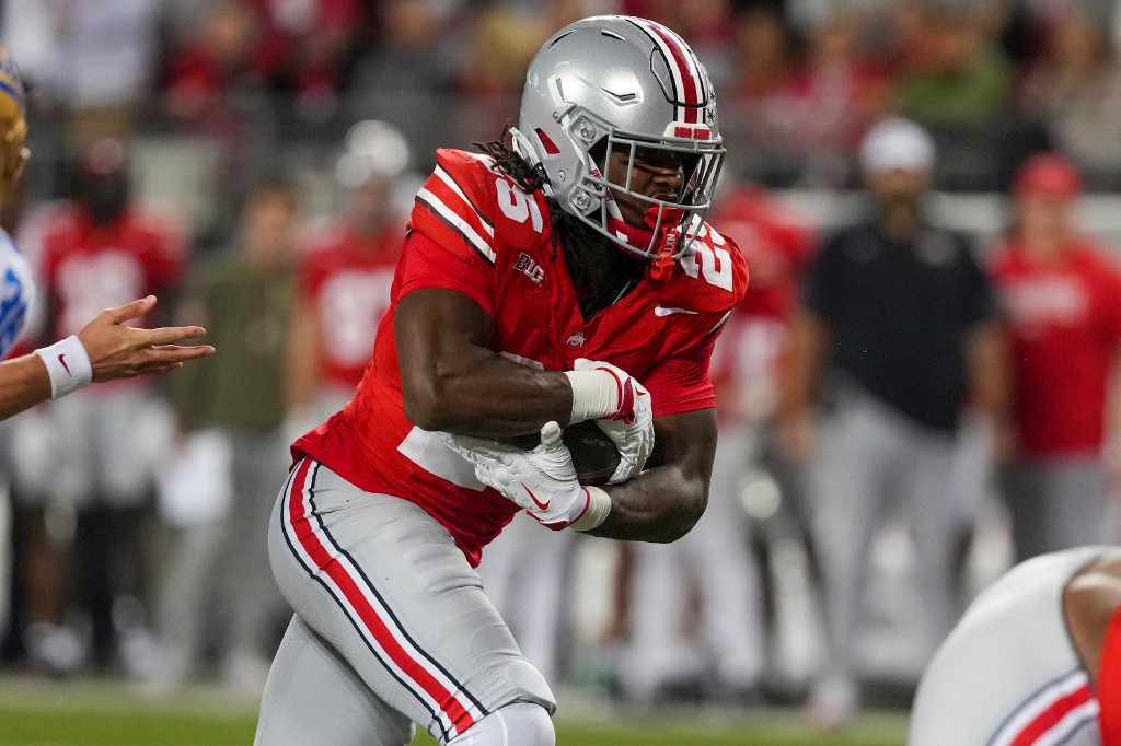 Bo Jackson #25 of the Ohio State Buckeyes seen in action during the game against the UCLA Bruins.