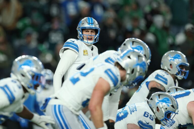 Jared Goff #16 of the Detroit Lions participates in warmups prior to a game against the Philadelphia Eagles.