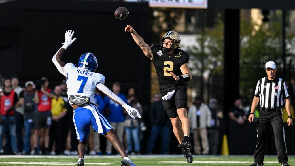 Diego-Pavia-2-of-the-Vanderbilt-Commodores-passes-the-ball-aspect-ratio-16-9