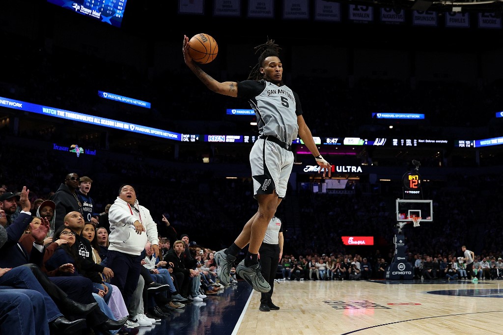 Stephon Castle #5 of the San Antonio Spurs receives a pass against the Minnesota Timberwolves.